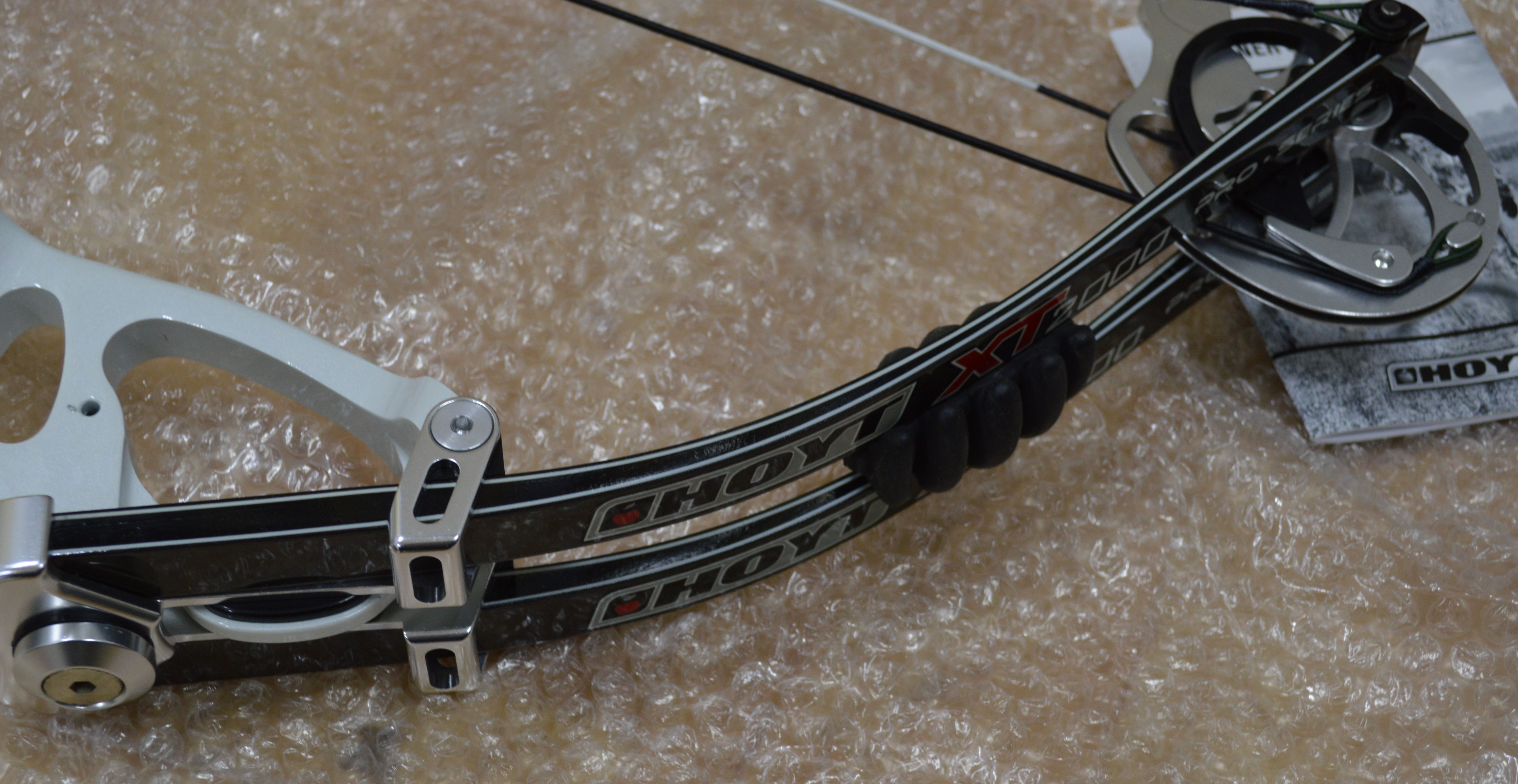 Hoyt XT2000 pro Serie Vantage Elite Plus Nagelneu mit 10 x Carbonpfeile