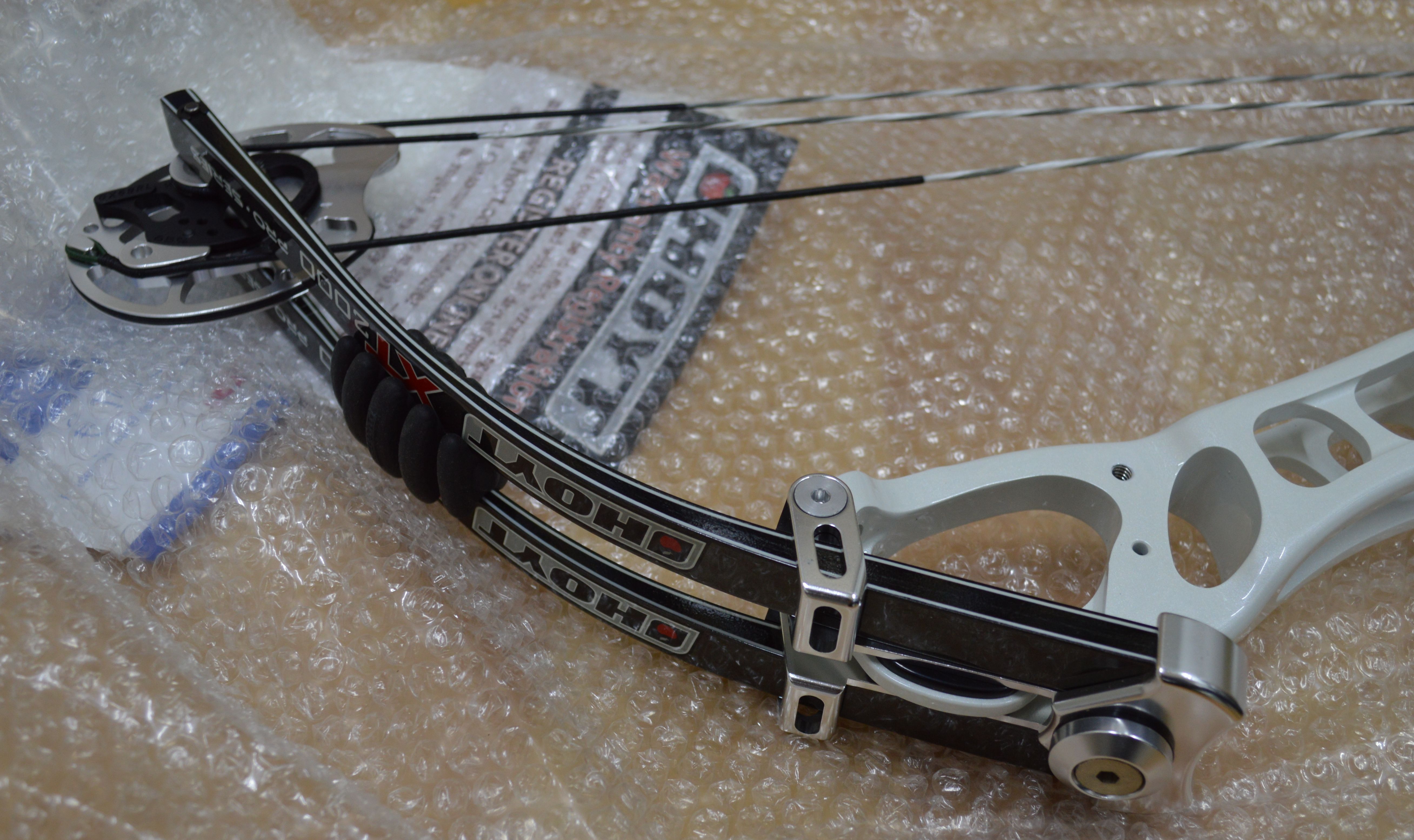 Hoyt XT2000 pro Serie Vantage Elite Plus Nagelneu mit 10 x Carbonpfeile